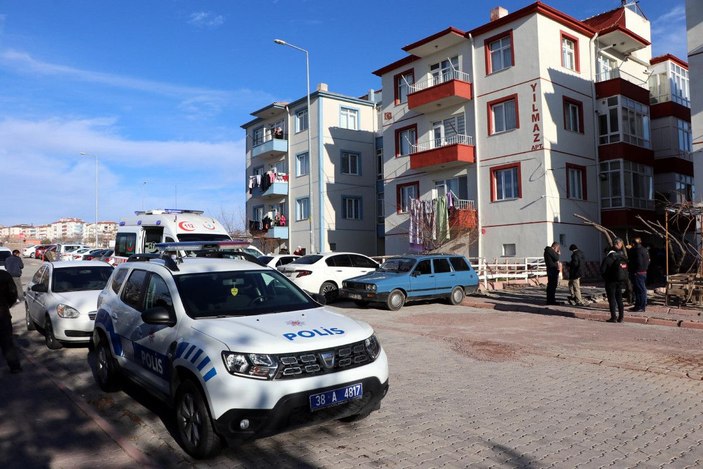 Eşini ve üvey kızını öldürüp, aynı bıçakla kendisini yaraladı -3