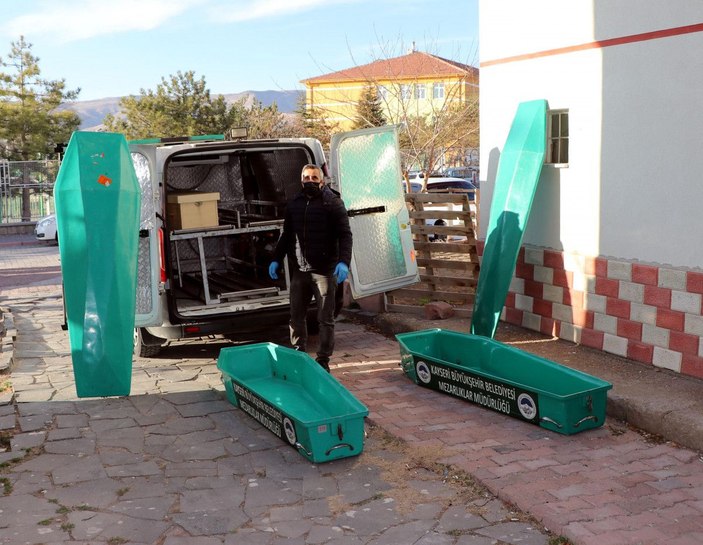 Eşini ve üvey kızını öldürüp, aynı bıçakla kendisini yaraladı -5
