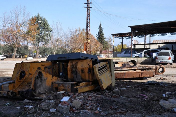 Sökümünü yaptığı hurda iş makinesinin altında kalıp öldü -6