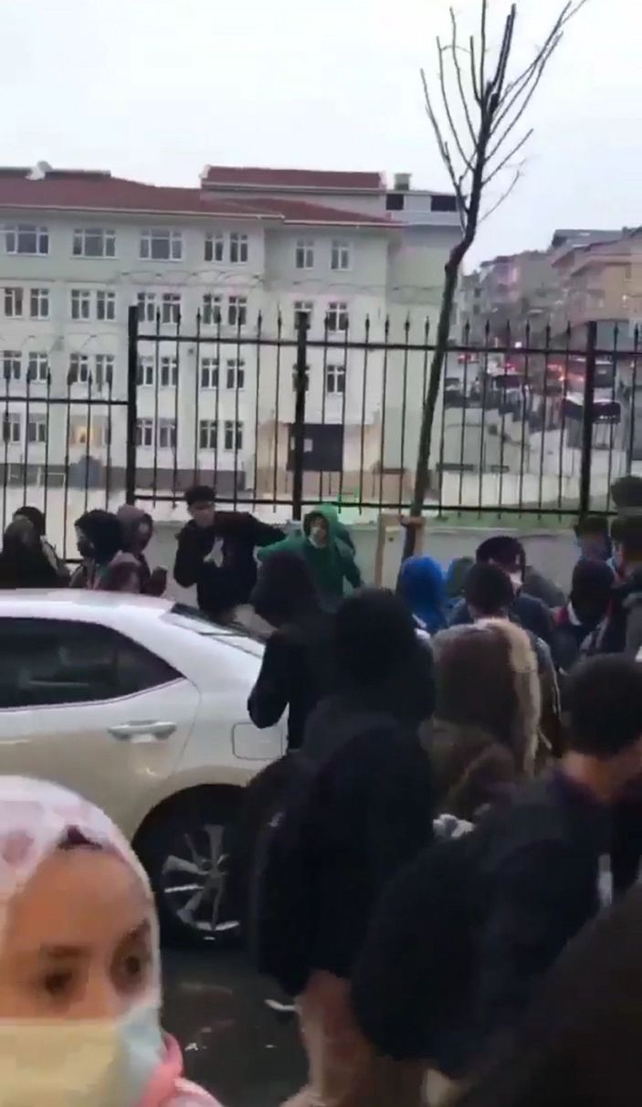 Sultangazi'deki öğrenci kavgaları kamerada   -3