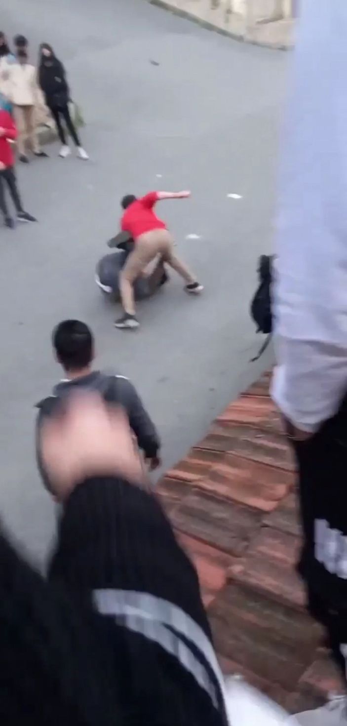 d Sultangazi'deki öğrenci kavgaları kamerada -4