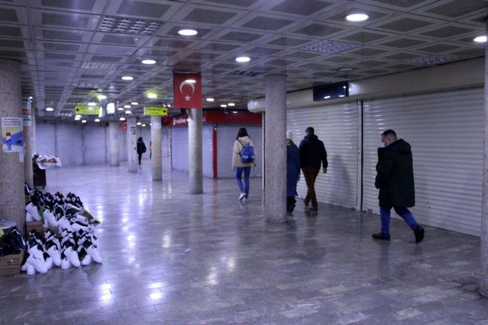 Türk bayrağı ikinci defa koparılınca dayağı yedi -7