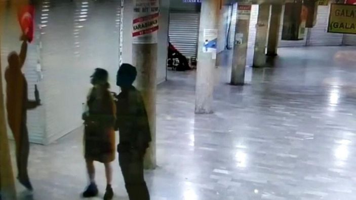 d Türk bayrağı ikinci defa koparılınca dayağı yedi -1