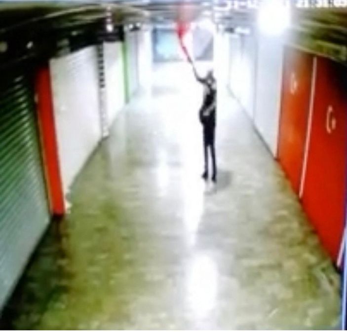 Türk bayrağı ikinci defa koparılınca dayağı yedi -3