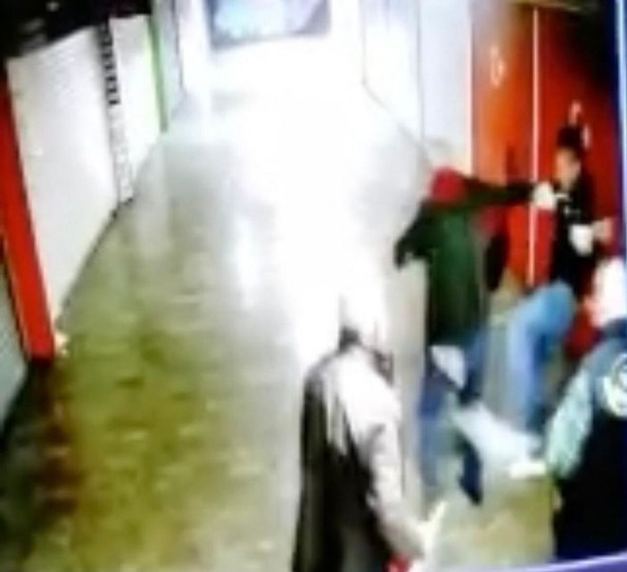 Türk bayrağı ikinci defa koparılınca dayağı yedi -5