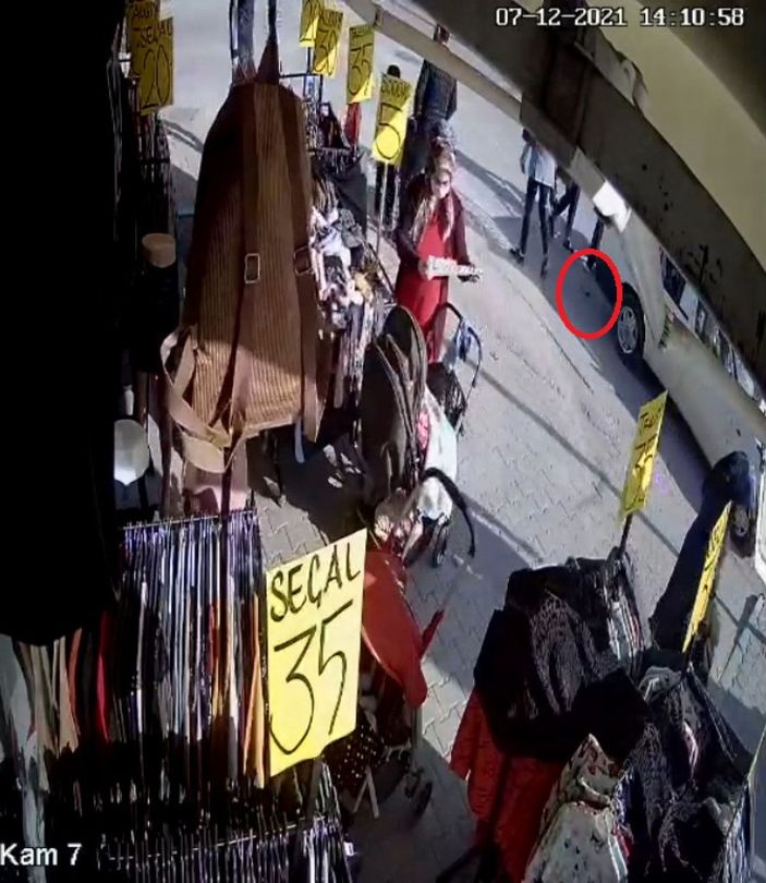 Yere düşen cüzdanı çocuğa aldırıp, cebine attı, güvenlik kamerasına yakalandı -5