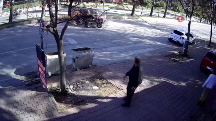 i Otomobil ile ATV’nin çarpıştığı kaza kamerada -1