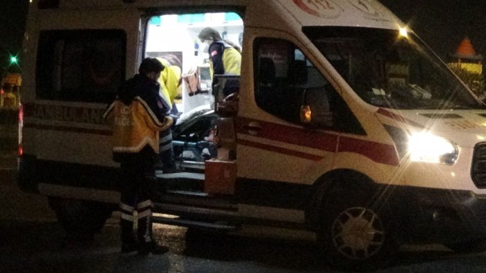 Alkollü sürücünün kullandığı minibüs ile otomobil çarpıştı: 4 yaralı -5