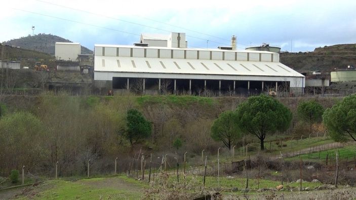 d Ayvalık'ta madenden dereye atık karıştığı iddiası üzerine sudan numune alındı -5