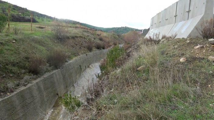 d Ayvalık'ta madenden dereye atık karıştığı iddiası üzerine sudan numune alındı -2