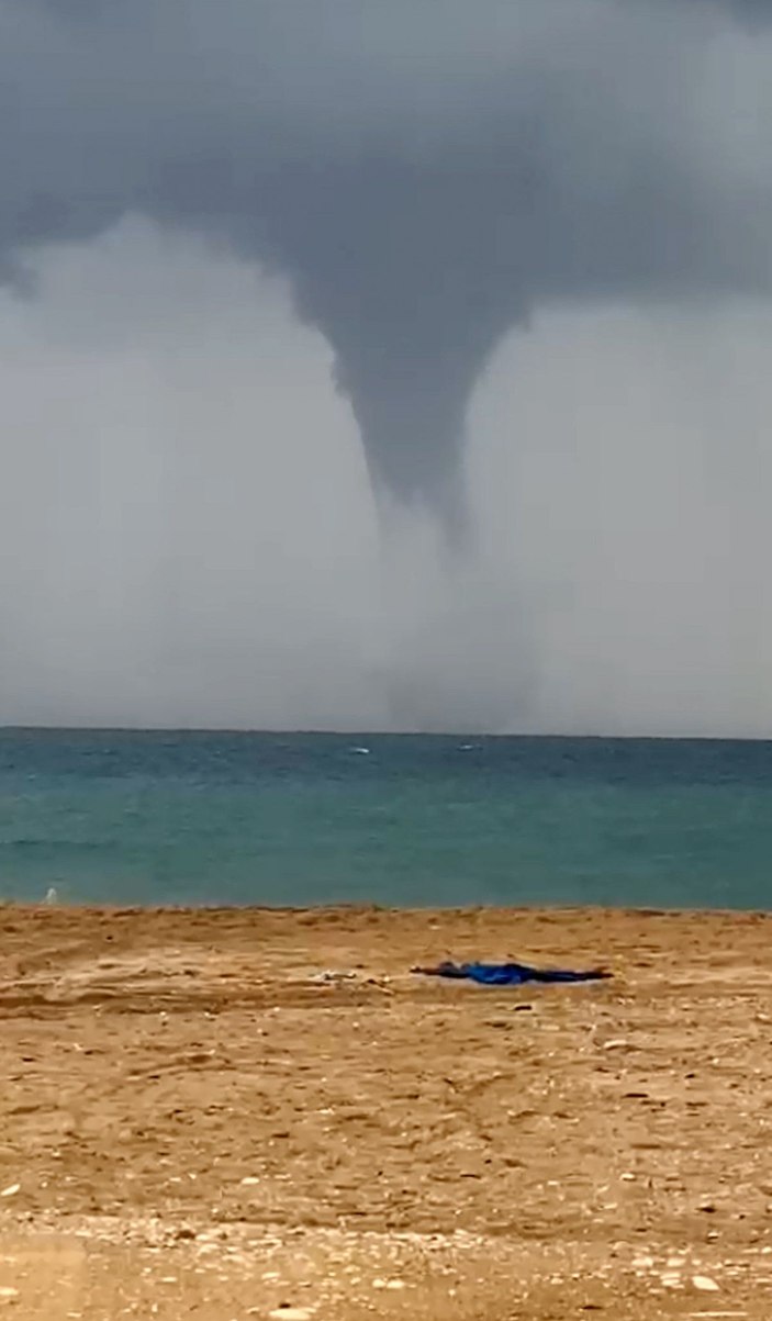 Antalya açıklarında 'kocaman hortum' -1