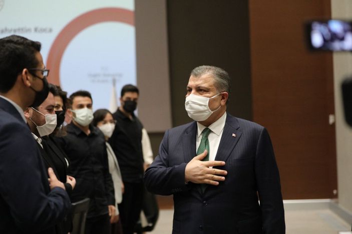 d Bakan Koca: Sağlık çalışanlarımızın kıymetini bilmek zorundayız -1