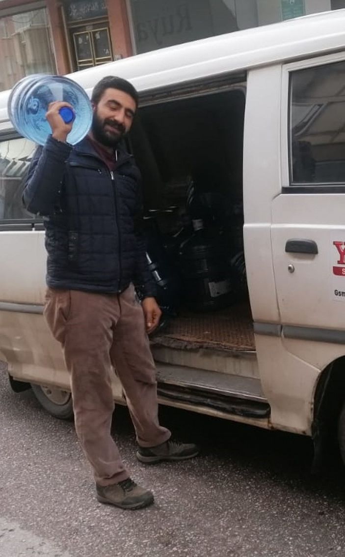 'Batman' kıyafetiyle su satıyor -8