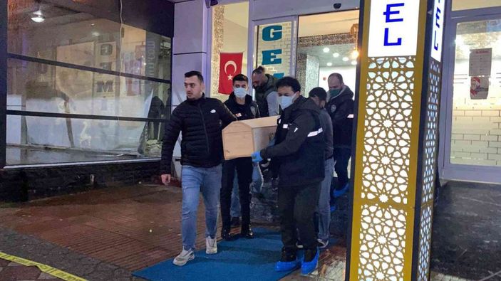 Kocaeli'de otel odasında ölü bulunan kadının katil zanlısını annesi yakalattı