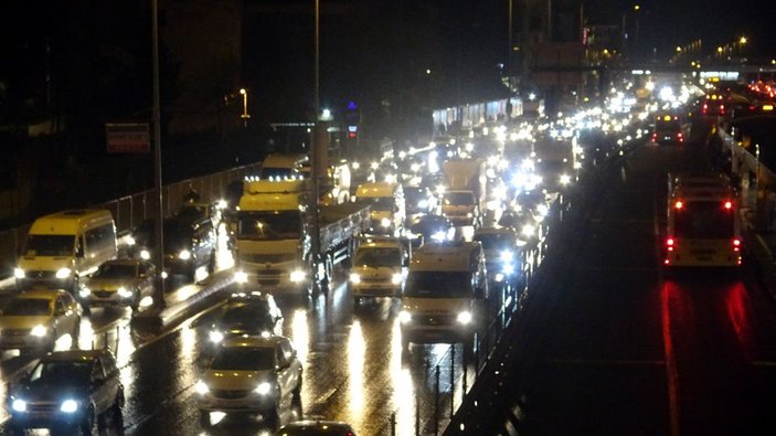 İstanbul’da trafik yoğunluğu yüzde 80’e çıktı -5