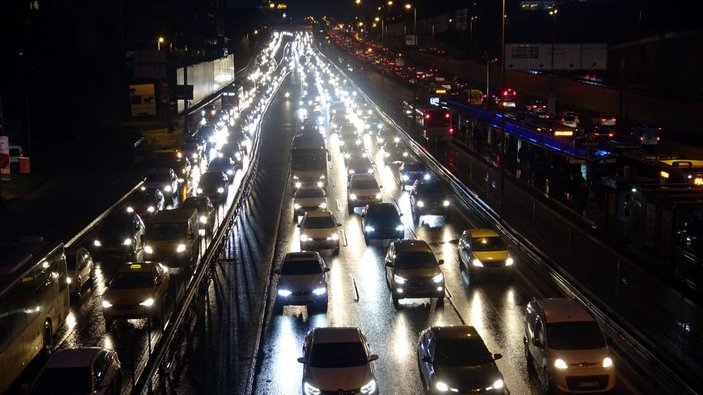 İstanbul’da trafik yoğunluğu yüzde 80’e çıktı -2