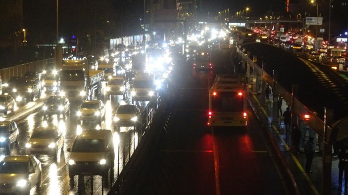 İstanbul’da trafik yoğunluğu yüzde 80’e çıktı -4