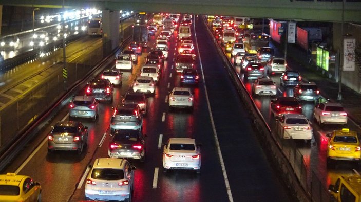 İstanbul’da trafik yoğunluğu yüzde 80’e çıktı -3