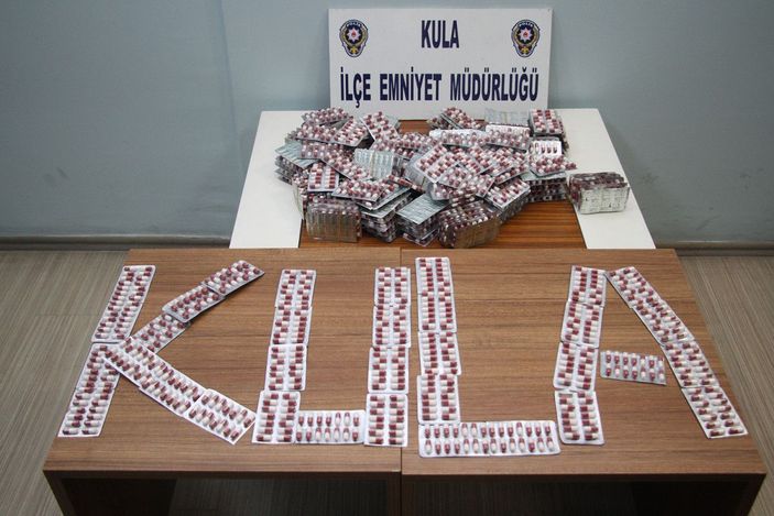 d Manisa'da 3 bin 744 adet sentetik uyuşturucu hap ele geçirildi