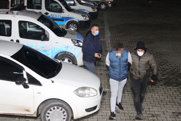 d Manisa'da 3 bin 744 adet sentetik uyuşturucu hap ele geçirildi