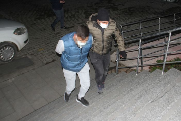 d Manisa'da 3 bin 744 adet sentetik uyuşturucu hap ele geçirildi