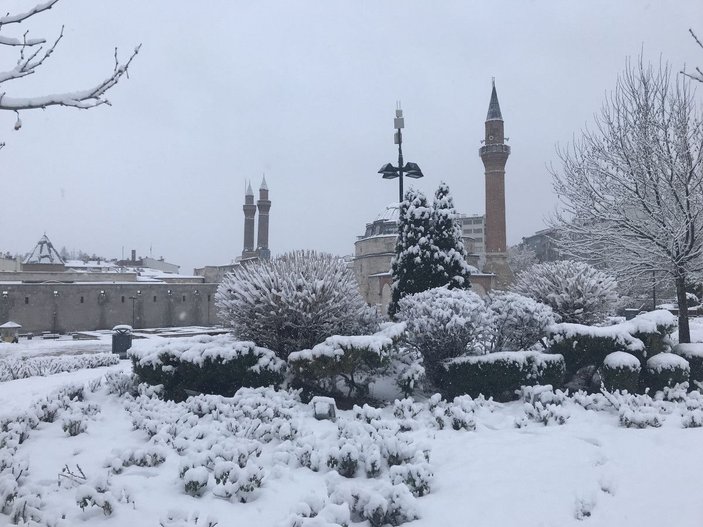 Sivas'ta kar yağışı etkili oluyor -5