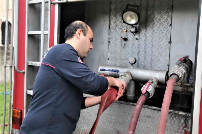 Asırlık metruk bina alev alev yandı, vatandaş isyan etti -7