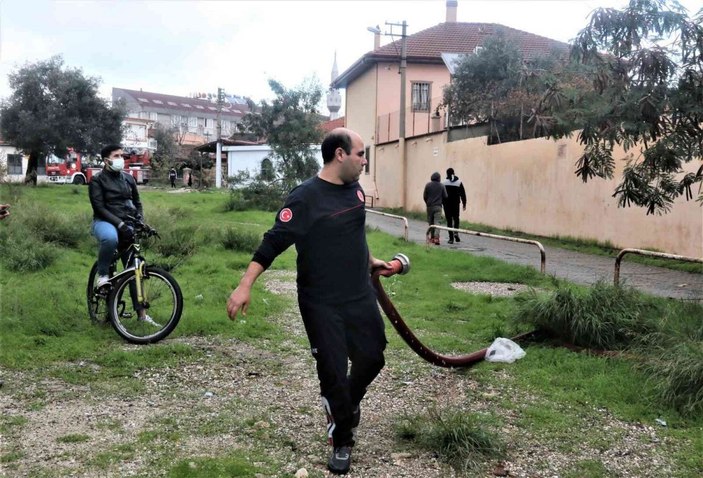 Asırlık metruk bina alev alev yandı, vatandaş isyan etti -8