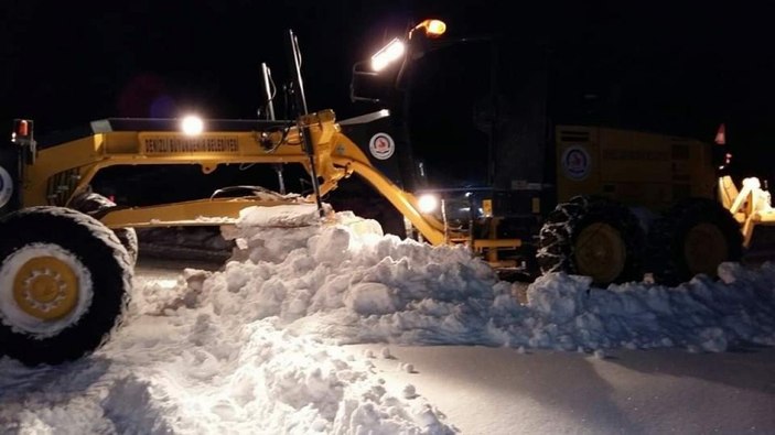 Denizli kent merkezine beklenen ilk kar düştü -5