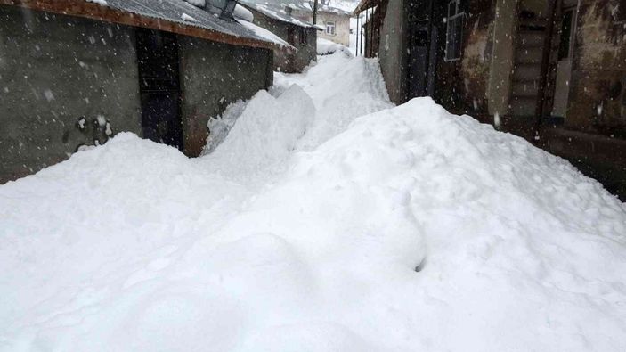 Muş’ta 1600 rakımlı köy kara gömüldü -9