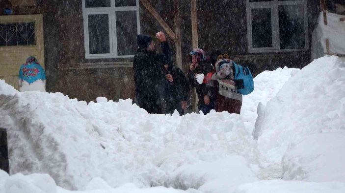 Muş’ta 1600 rakımlı köy kara gömüldü -6