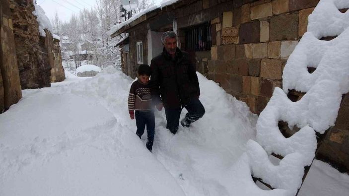 Muş’ta 1600 rakımlı köy kara gömüldü -12