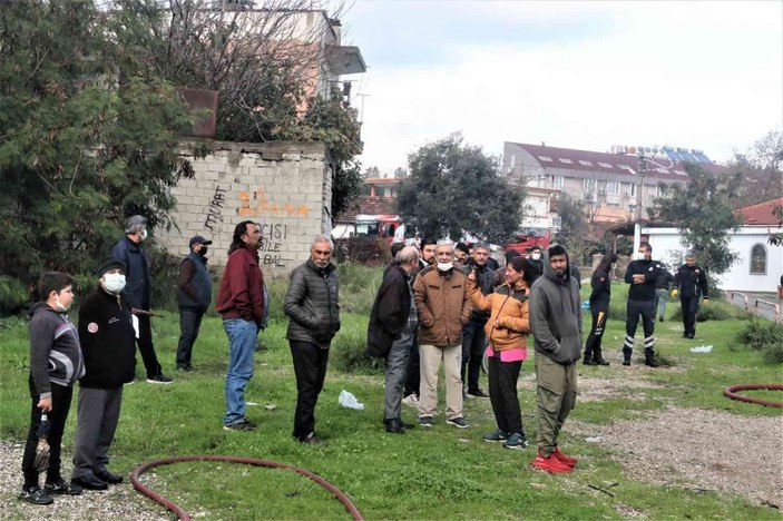 Asırlık metruk bina alev alev yandı, vatandaş isyan etti -4