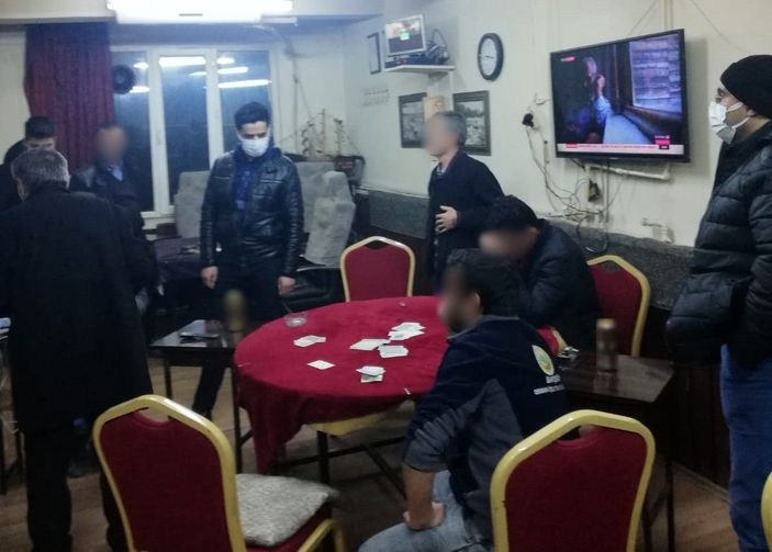 Elbistan’da kumar oynatılan derneklere eş zamanlı operasyon -4