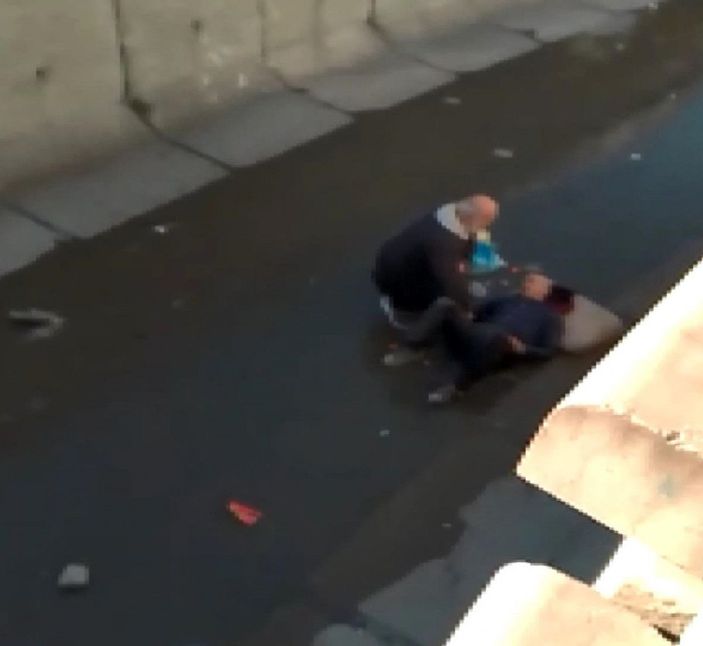 Avcılar'da bisikletiyle dereye düşen kişi ağır yaralandı -1