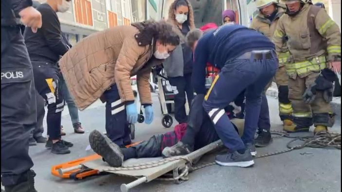 d Avcılar'da bisikletiyle dereye düşen kişi ağır yaralandı -4