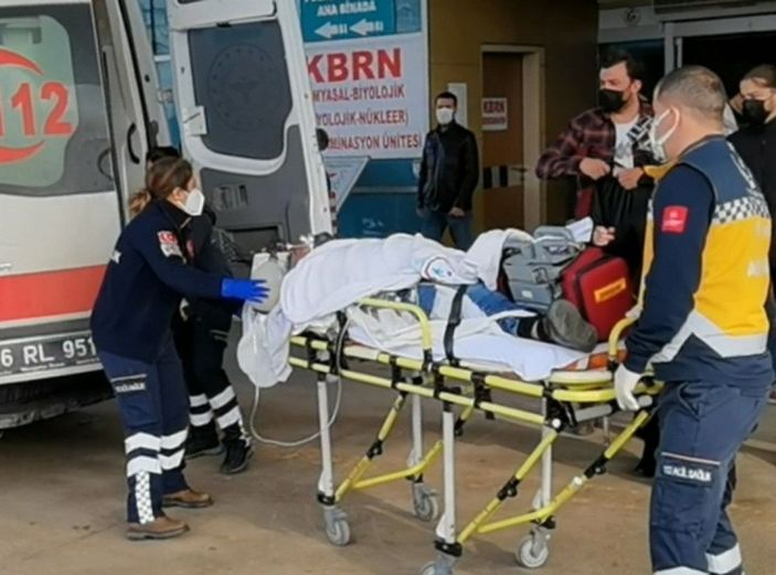 Rahatsızlanan sürücü kaza yaptı, kalp masajıyla hayata döndürüldü -6