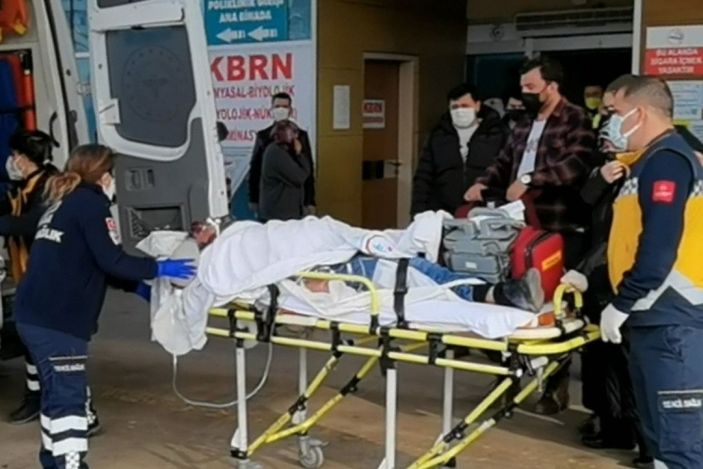 Rahatsızlanan sürücü kaza yaptı, kalp masajıyla hayata döndürüldü -7