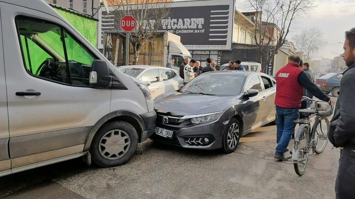 Rahatsızlanan sürücü kaza yaptı, kalp masajıyla hayata döndürüldü -10