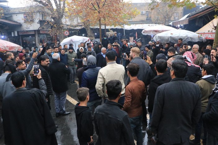 Şanlıurfa’da esnaf, döviz kurunun düşmesini halay çekerek kutladı -6