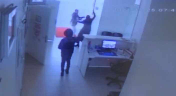 Doktoru bıçakladı; 21 günlük tedavisinin ardından savcılıkça serbest bırakıldı -1