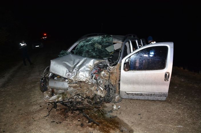 Siverek’te hafif ticari araç uçuruma düştü: 1’i bebek 2 ölü, 6 yaralı -5