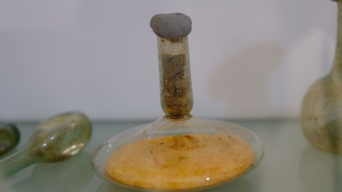 17 yüzyıllık cam fanustaki sıvı zeytinyağı çıktı -1