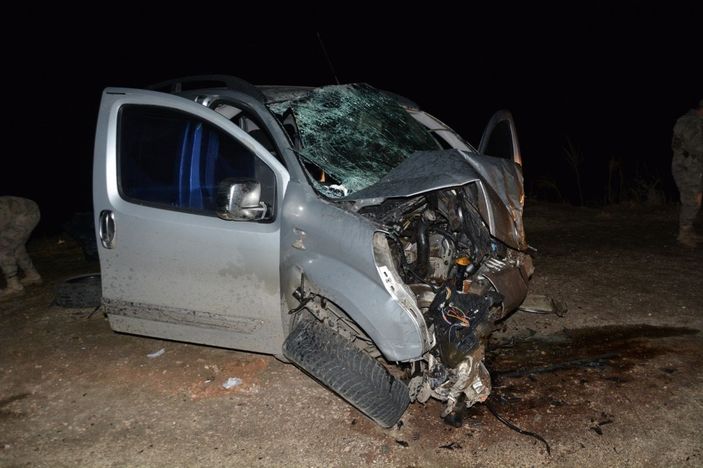 Siverek’te hafif ticari araç uçuruma düştü: 1’i bebek 2 ölü, 6 yaralı -3