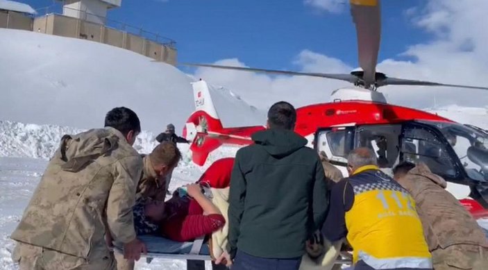 Doğum sancıları tutan Süheyla, ambulans helikopterle hastaneye ulaştırıldı -4