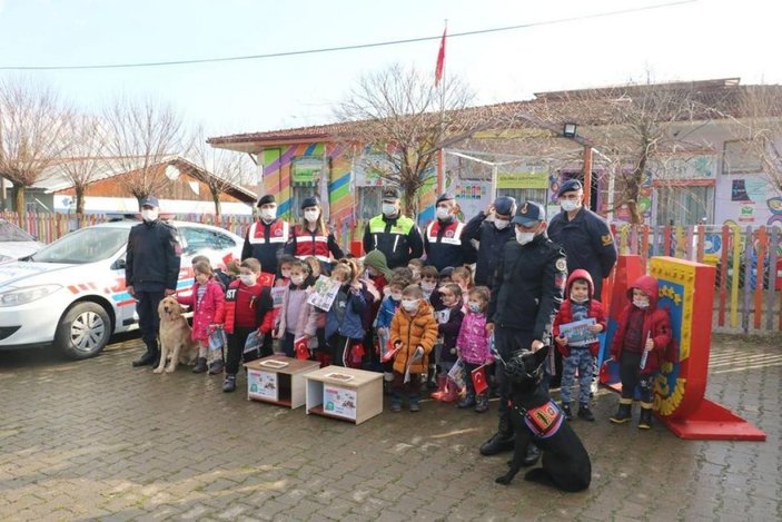 Jandarma ekiplerinden miniklere ziyaret -2