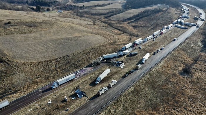 ABD’de buz tutan yolda zincirleme kaza: 40 araç birbirine girdi -3