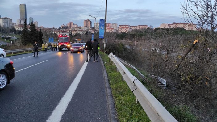 Beşiktaş'ta kontrolden çıkan otomobil şarampole yuvarlandı -4