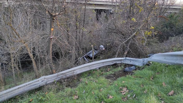 Beşiktaş'ta kontrolden çıkan otomobil şarampole yuvarlandı -2