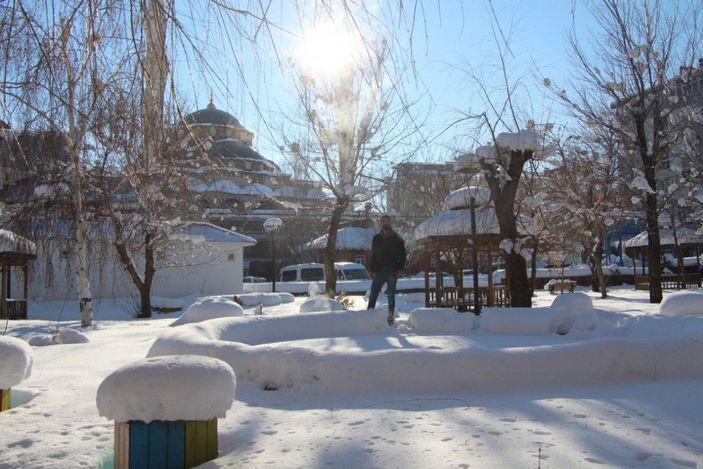 Karlıova'da havaya atılan kaynar su dondu -10